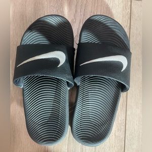 Kids Nike Slidders SZ 2